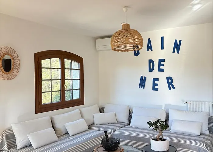 Holiday home Proche -